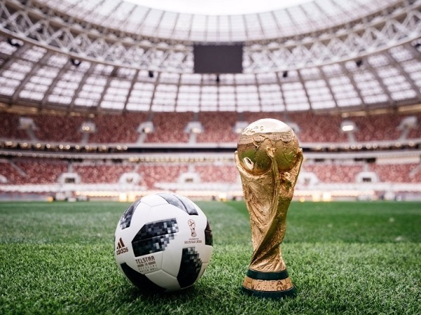 Adidas Telstar 18 official wallpaper with world cup 2018 trophy