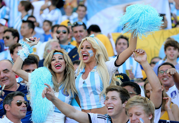 Argentina girls cheer their nation in world cup 2018