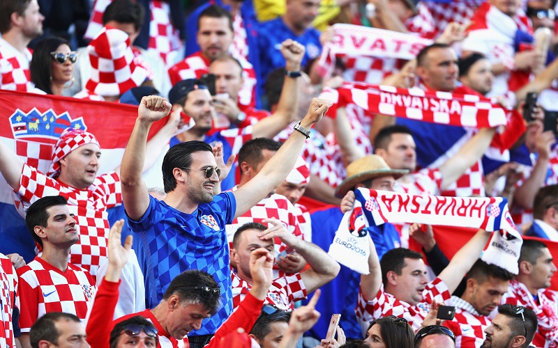 http://hrvatski-fokus.hr/wp-content/uploads/2018/09/Croatia-fans-cheer-their-nation-in-fifa-football-world-cup.jpg