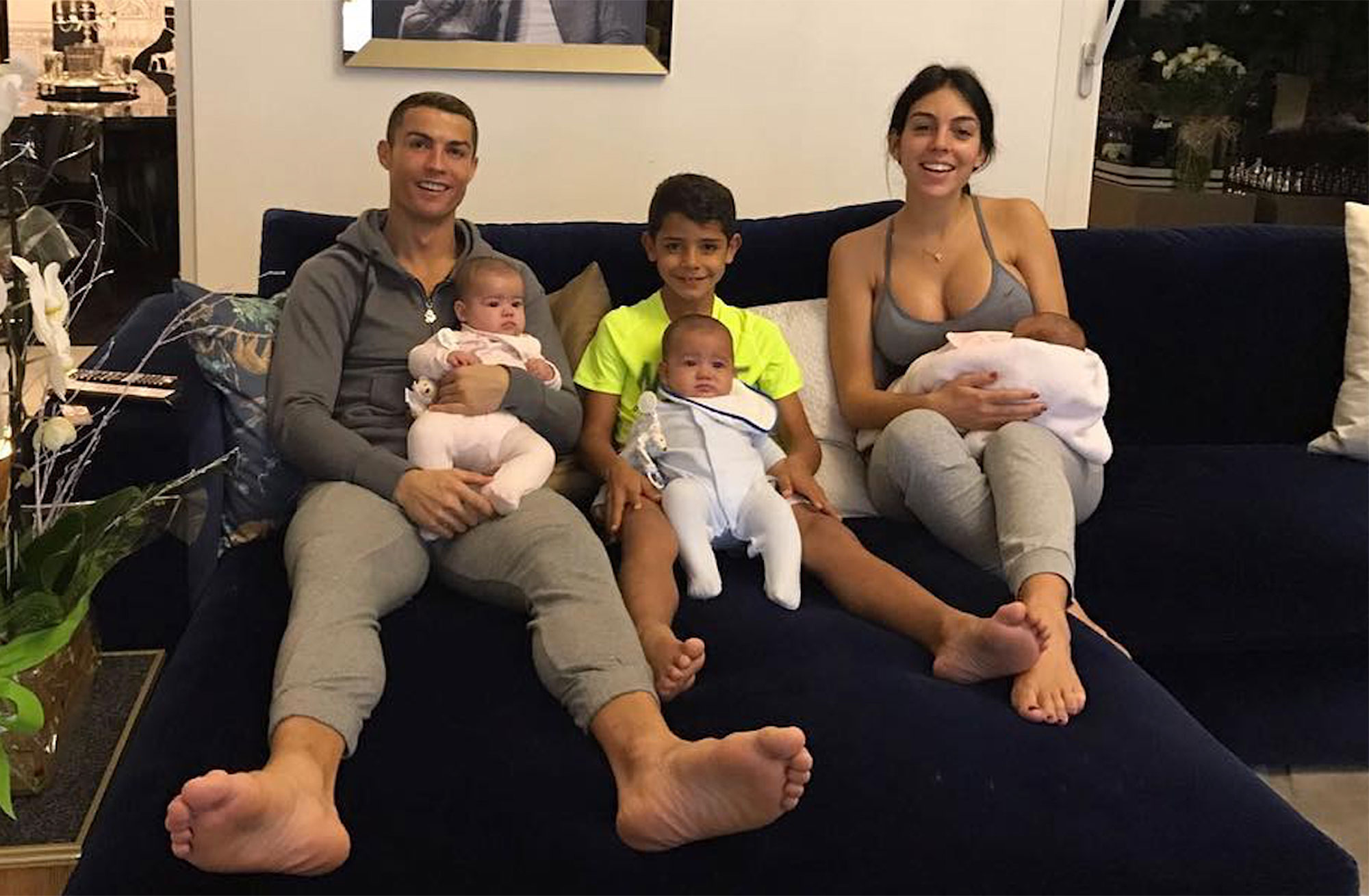 cristiano ronaldo with kids and their wife